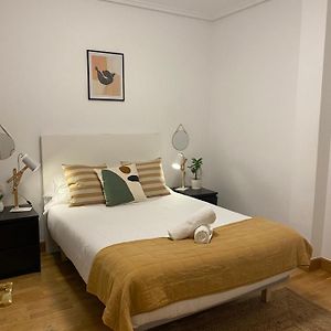 Apartamento Amplio y Central a pie de Playa la Concha